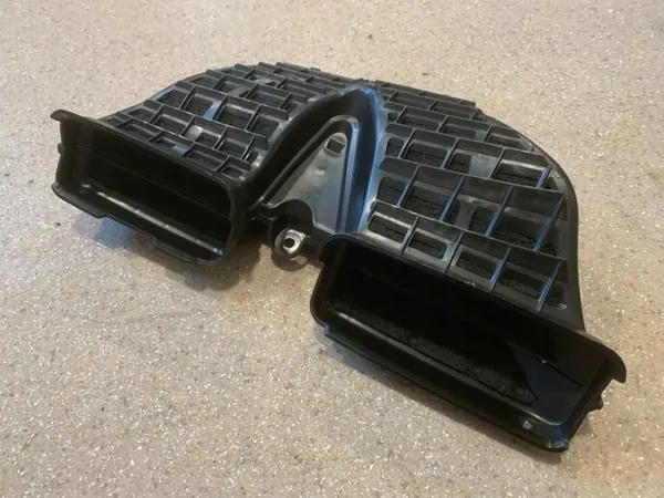 Audi e-tron Luftkanal OEM 4KL819389 - Gebraucht image 4
