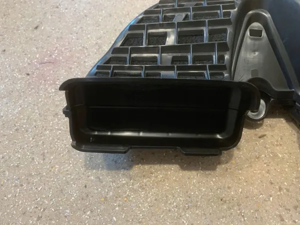 Audi e-tron Luftkanal OEM 4KL819389 - Gebraucht image 5