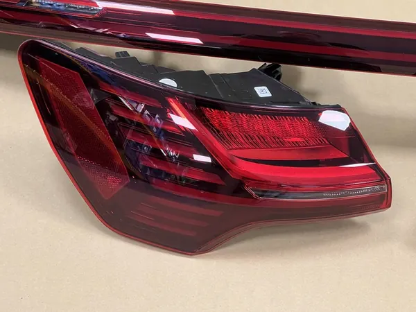 AUDI Q8 E-TRON 55 Luces Traseras LED 4KE945095F image 2