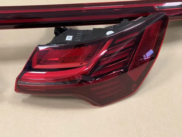 AUDI Q8 E-TRON 55 Luces Traseras LED 4KE945095F image 3