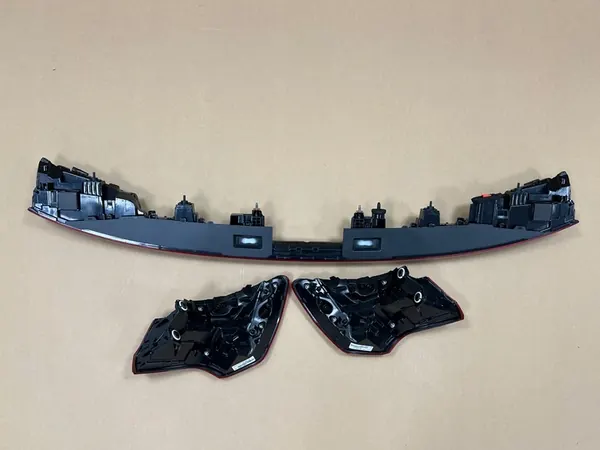 AUDI Q8 E-TRON 55 Luces Traseras LED 4KE945095F image 6