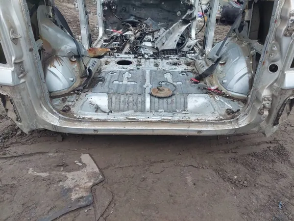 Correa de maletero trasero OEM 1D4 para Toyota RAV4 II image 4