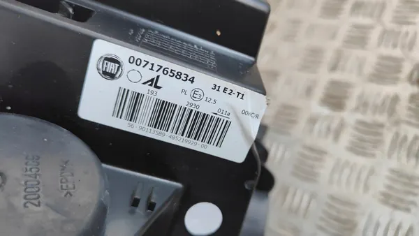 Fiat Panda III 3 2010-2023 Cross 4x4 Farol Direito 71765834 image 10