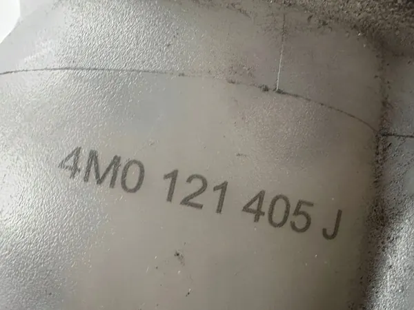 Audi Q7 Tasoitussäiliö OEM 4M0121405J - Käytetty image 3