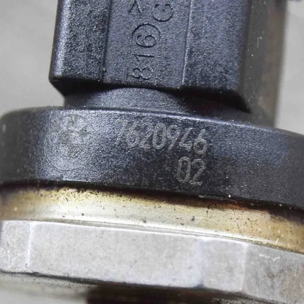 Brandstofrail BMW 3 Coupe 3.0L 2010 OEM 7620946 image 5