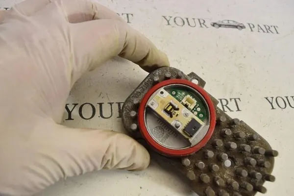 Farol adicional esquerdo BMW X3 (F25) 1305715 image 4