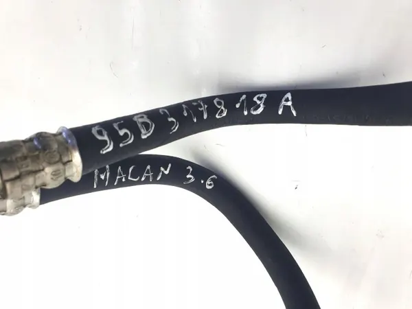 Conducto de aceite Porsche Macan OEM 95B317818A - Usado image 3