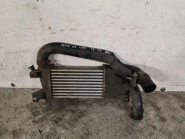 Intercooler Opel Astra H OEM FBZ15309 - Usado image 2