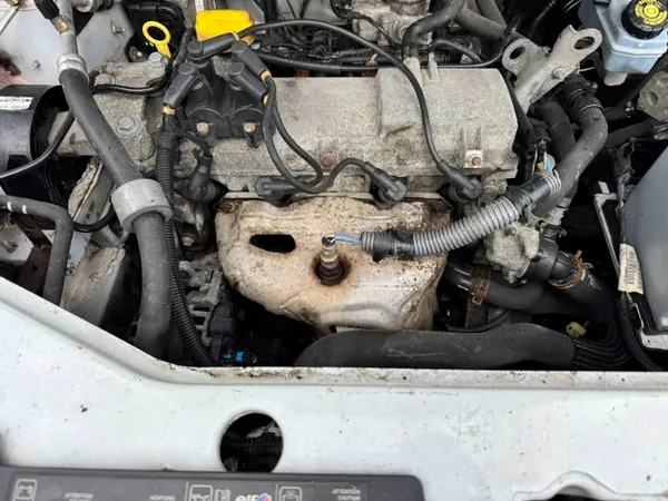 Motor Dacia 1.6 8V MPI usado OEM K7MA812 image 2