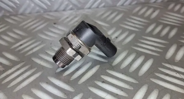 BMW E60 E90 2.0 3.0 D Brandstofdruksensor OEM 7787167 image 2