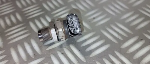 BMW E60 E90 2.0 3.0 D Brandstofdruksensor OEM 7787167 image 5