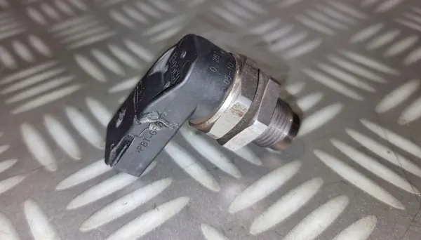BMW E60 E90 2.0 3.0 D Brandstofdruksensor OEM 7787167 image 8