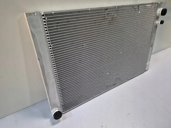 Radiador de motor Audi A8 OEM 4E0121251 image 2