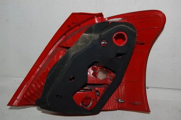 TOYOTA YARIS 2 P9 LIFT 2009-2011 LÁMPARA TRASERA DERECHA 81561-0D110 image 4