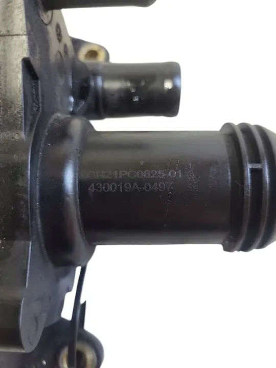 Carcasa termostato Jaguar OEM 430019A0497 - Usado image 4