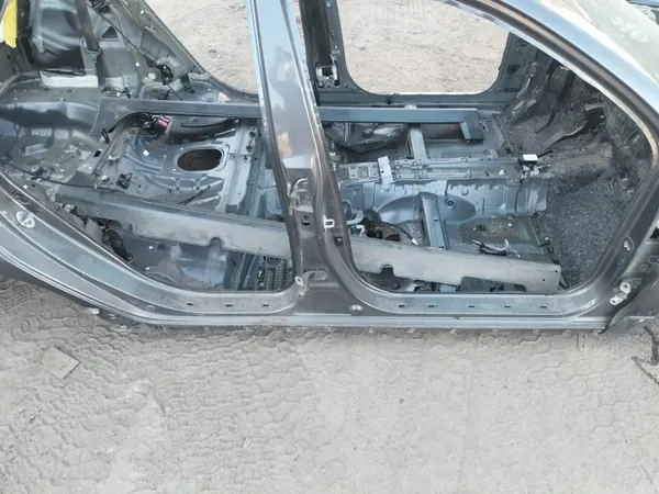 OEM 9A Seuil Droit + Pilier Central Hyundai i30 HB image 6