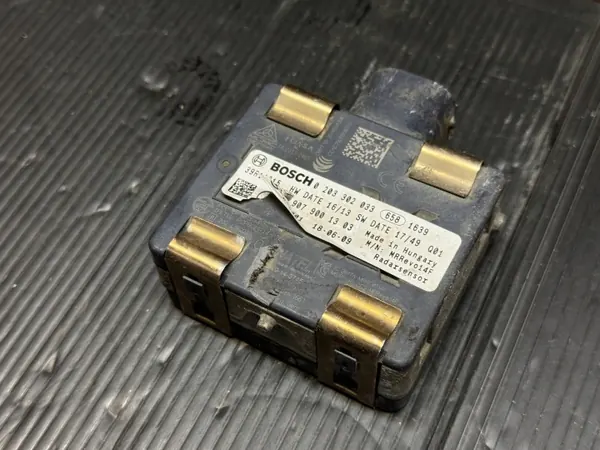 Mercedes Distronic Radar OEM A9079001303 - Gebruikt image 3