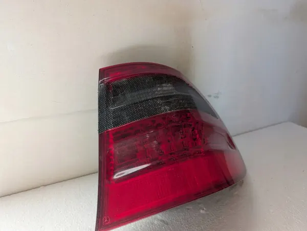 MERCEDES W211 3.0 Rechter Achterlicht Kombi 2118201664 image 3