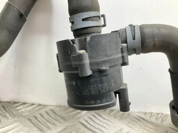 Vattencirkulationspump Seat Leon 2013 5C0965561 image 2