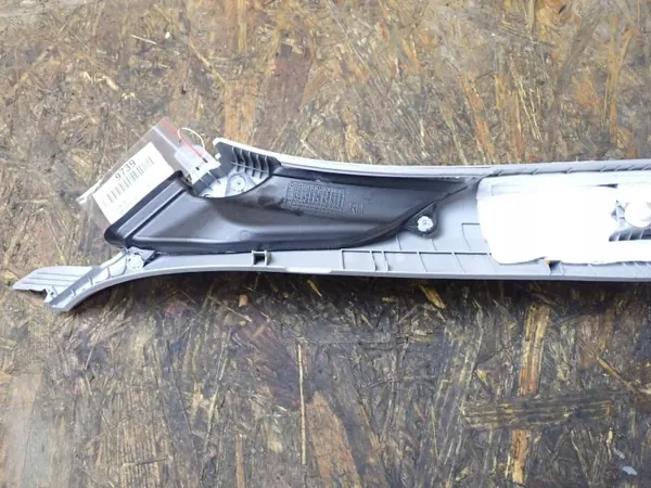 Hyundai Elantra VII Pilaripeite OEM 85820AA000 Oikea image 4