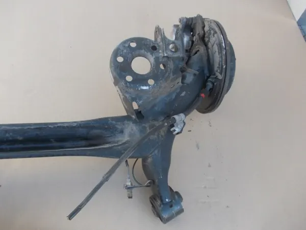 Toyota Auris Achterasbalk OEM belka auris image 10