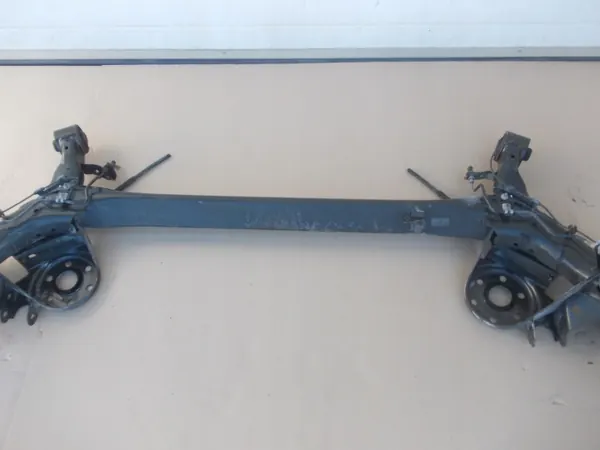Toyota Auris Achterasbalk OEM belka auris image 3