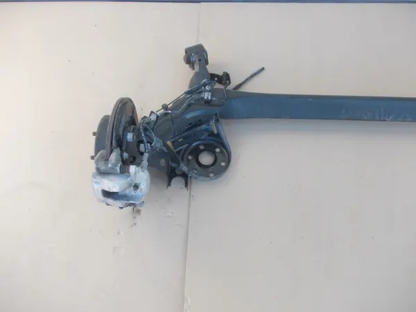 Toyota Auris Achterasbalk OEM belka auris image 4