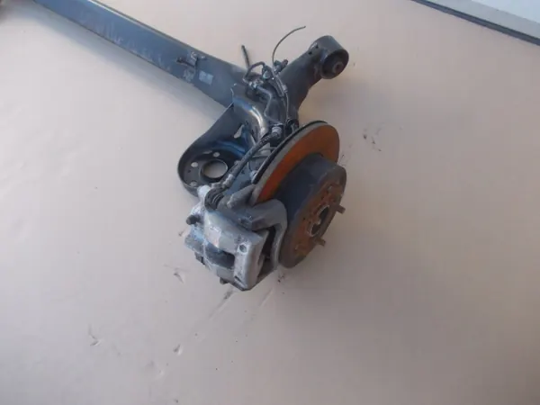 Toyota Auris Achterasbalk OEM belka auris image 5