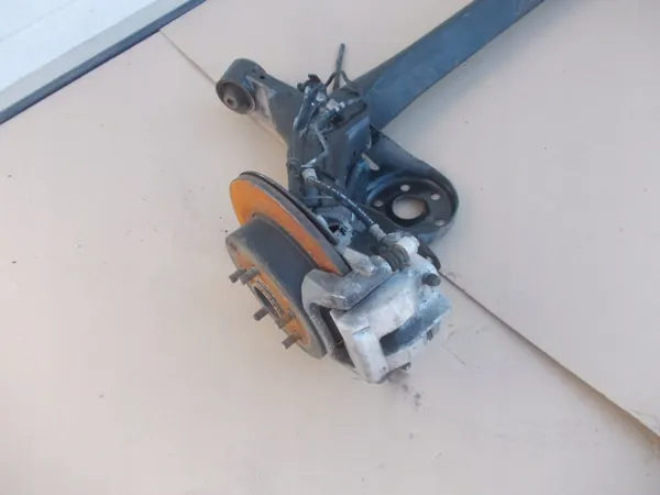 Toyota Auris Achterasbalk OEM belka auris image 6