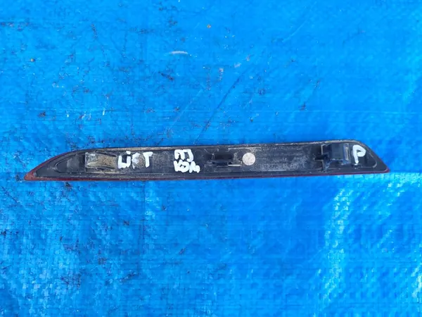 OPEL Astra J Oikea Takapuskuri Heijastin KOMBI LIFT 13370757 image 2