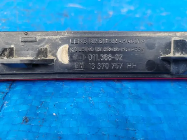 OPEL Astra J Oikea Takapuskuri Heijastin KOMBI LIFT 13370757 image 3