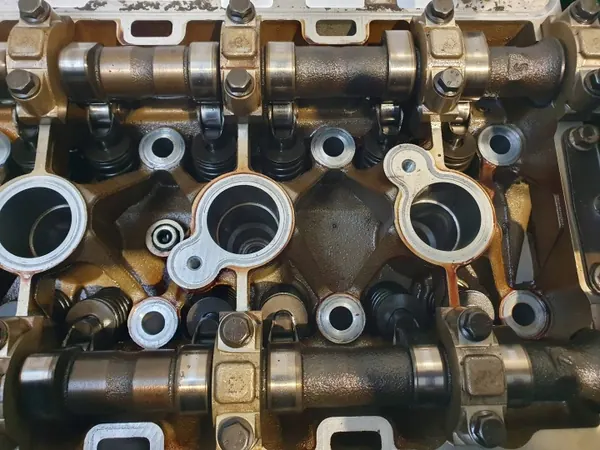Cylinderhuvud OEM 55561059 för Saab 9-3 II 2.0T image 9