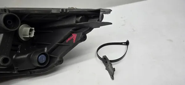 Farol de neblina direito Nissan Juke F15 26125BV81A image 9