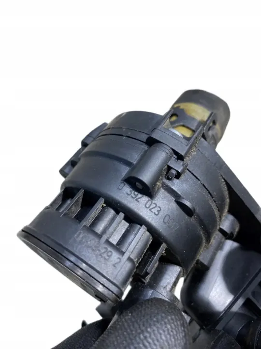 Audi A6 S6 C6 4F 2007 Vanne de régulation liquide refroidissement image 5