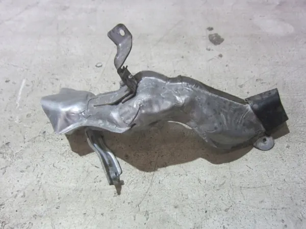 BMW X1 F48 Lämpöeristyssuoja OEM 7618369 image 4