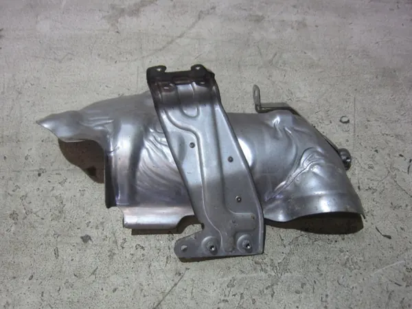 BMW X1 F48 Lämpöeristyssuoja OEM 7618369 image 5