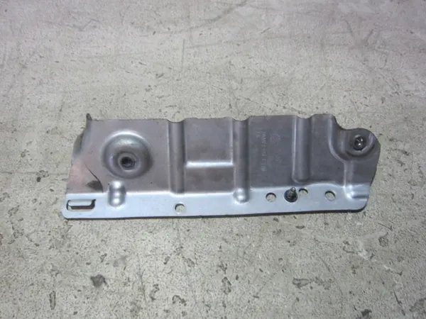 BMW X1 F48 Lämpöeristyssuoja OEM 7618369 image 7