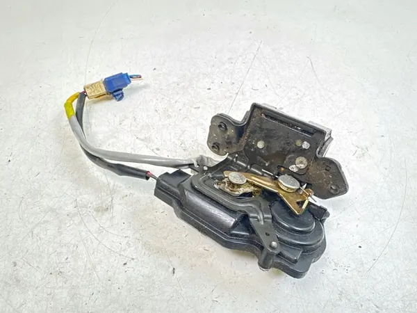 2002 Toyota Corolla Verso E121 Serrure de coffre image 2