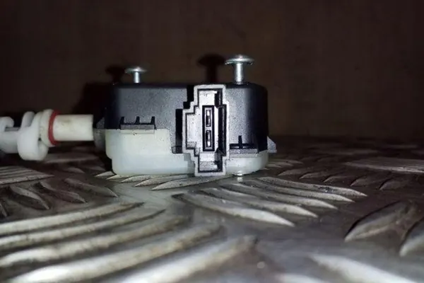 Bränsletanklucka aktuator VW TOUAREG 2.5L image 4