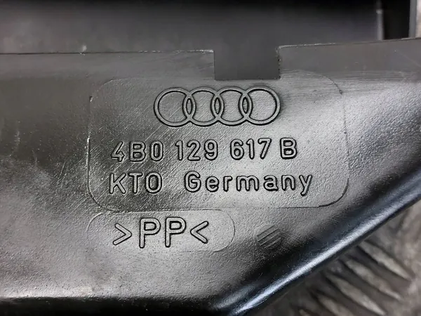 Ilmavirtausmittarin Kotelo Audi A6 C5 2.5 TDI image 3