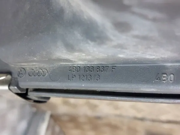 Ilmavirtausmittarin Kotelo Audi A6 C5 2.5 TDI image 5