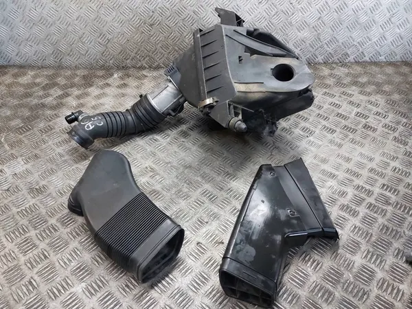 Ilmavirtausmittarin Kotelo Audi A6 C5 2.5 TDI image 8