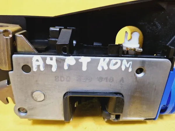 Bakre Höger Dörrlås 8D0839016A Audi A4 B5 image 2