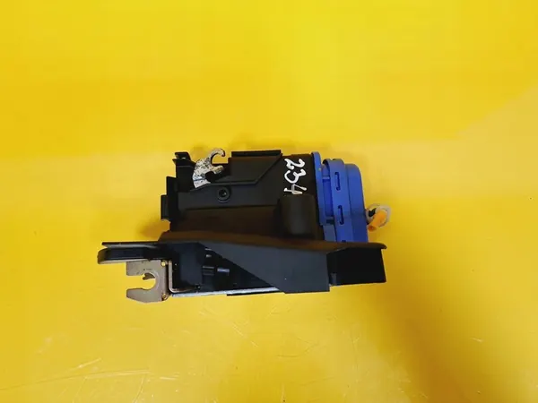 Bakre Höger Dörrlås 8D0839016A Audi A4 B5 image 3