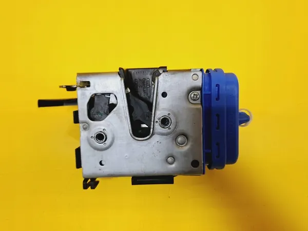 Bakre Höger Dörrlås 8D0839016A Audi A4 B5 image 4