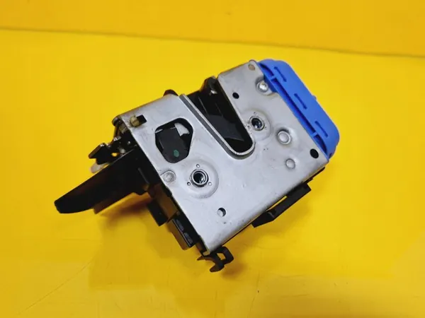 Bakre Höger Dörrlås 8D0839016A Audi A4 B5 image 5