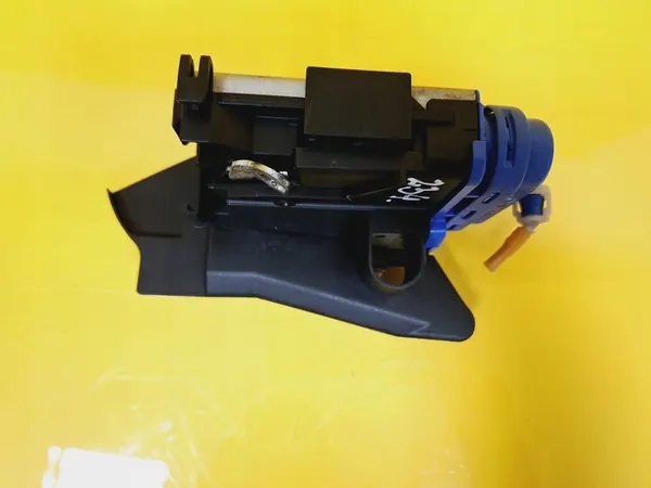 Bakre Höger Dörrlås 8D0839016A Audi A4 B5 image 8