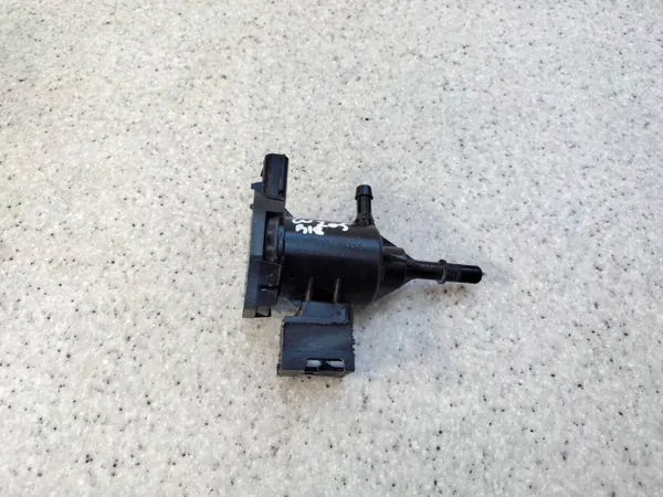Soupape à vide OEM A0004760600 pour Mercedes Classe C image 2