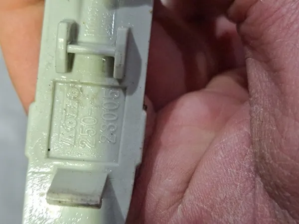 Refletor Esquerdo de Para-choque Infiniti QX30 OE image 3