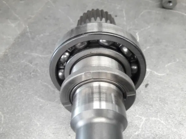 Mercedes W166 4x4 Iso vaihteiston akseli OEM image 4